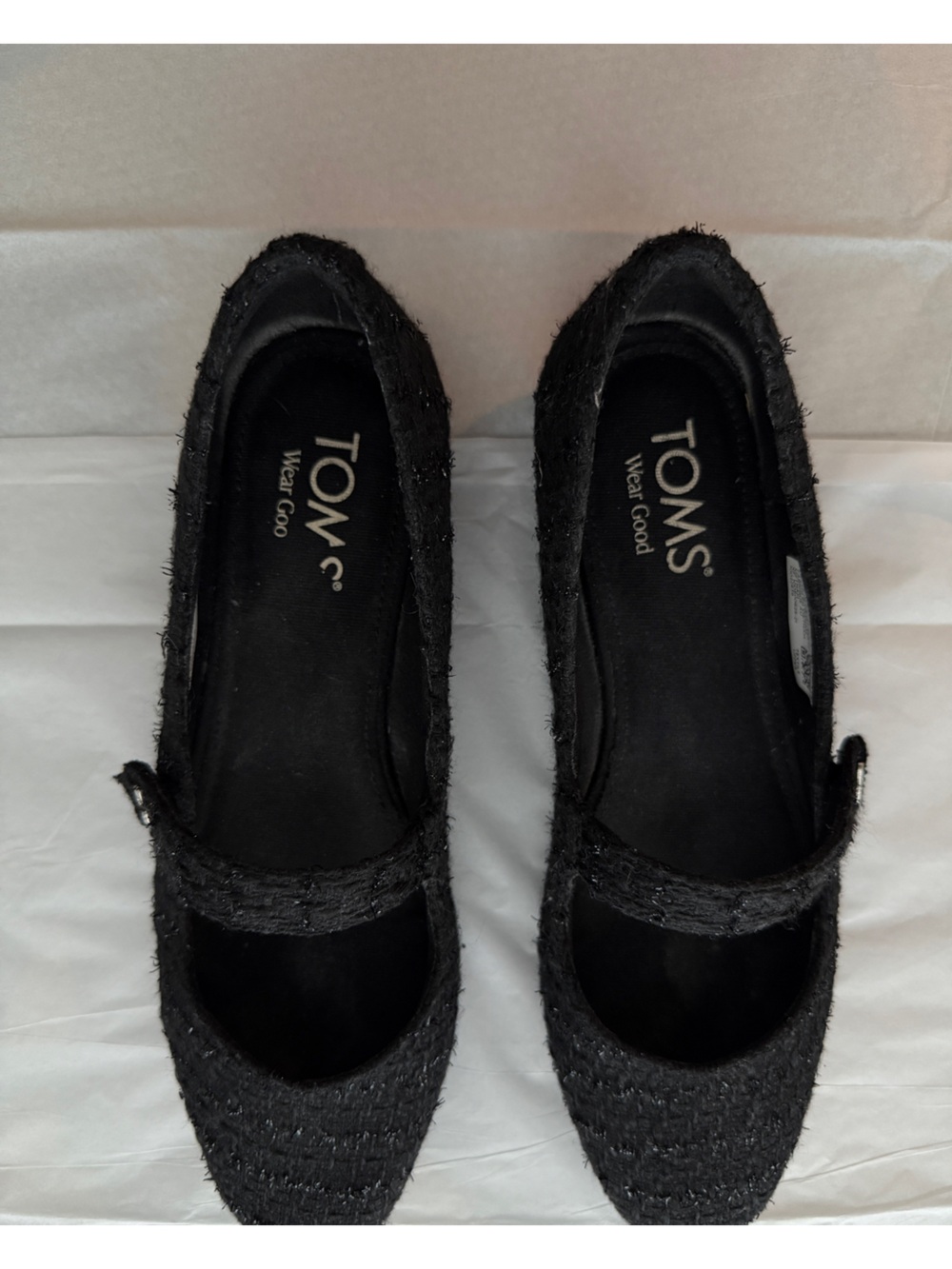 Womens TOMS black flats • 6.5